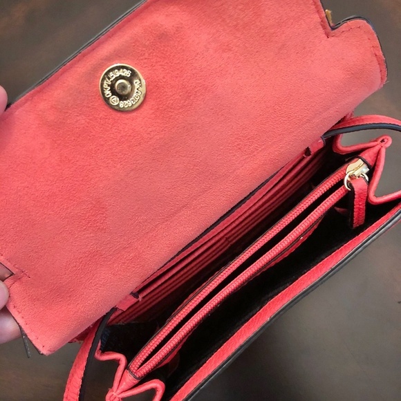 *STEVE MADDEN* Pink Front Snap Clasp Crossbody Bag - Picture 5 of 5